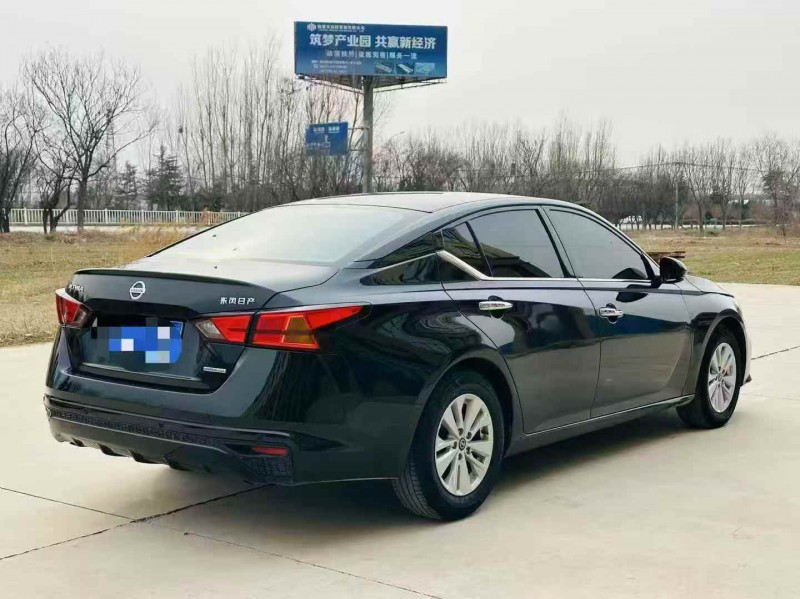 济宁22年日产天籁7