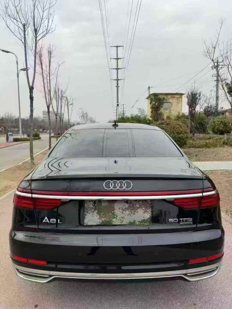 烟台19年奥迪A8L9