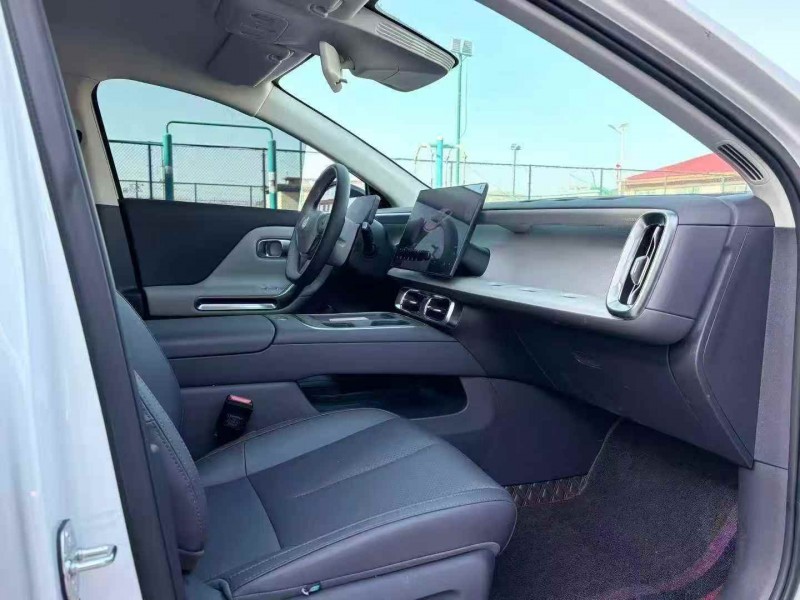 济宁25年零跑汽车B105