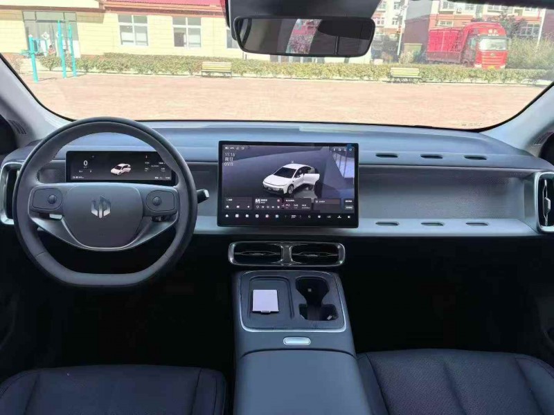 济宁25年零跑汽车B106