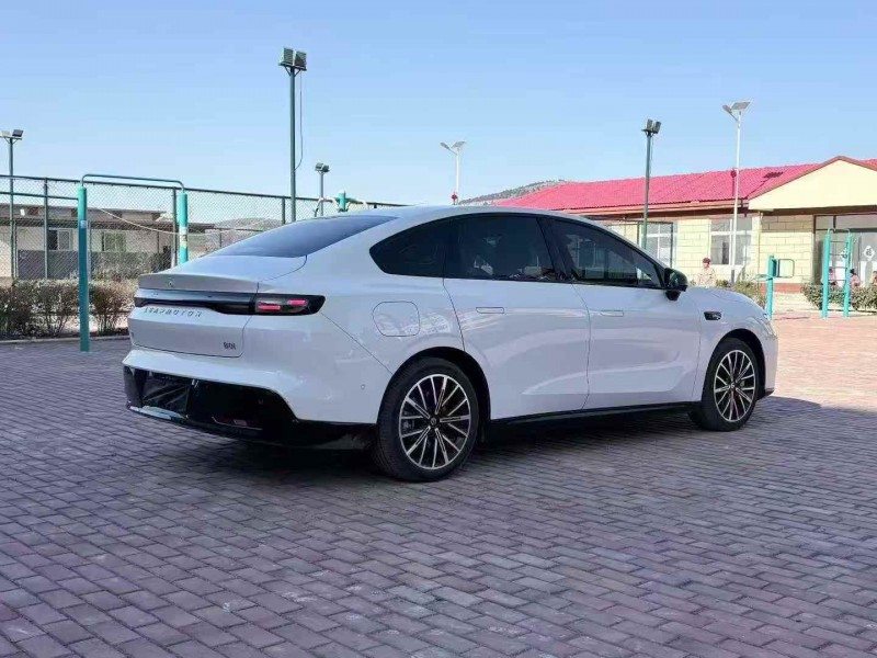 济宁25年零跑汽车B108