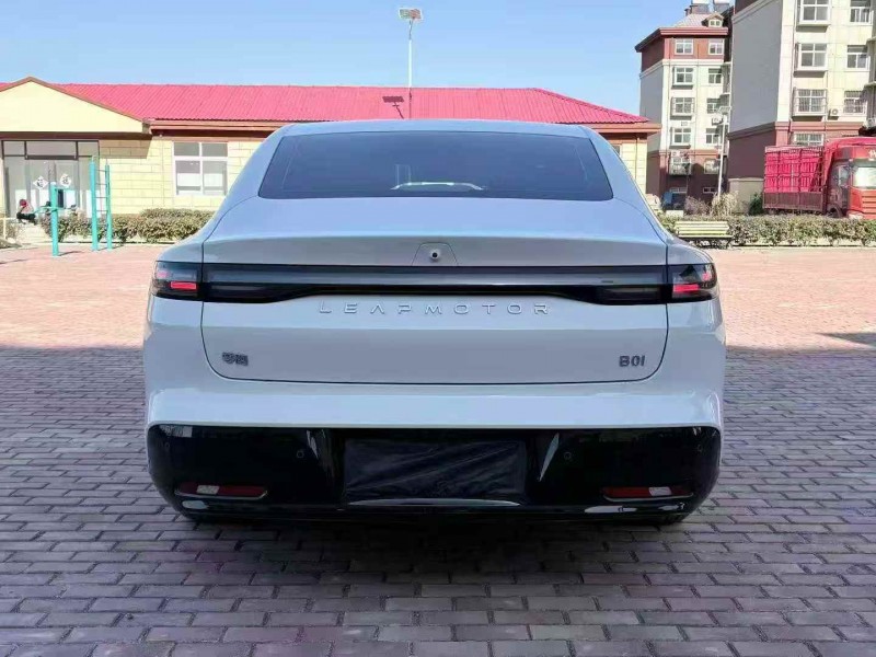 济宁25年零跑汽车B109