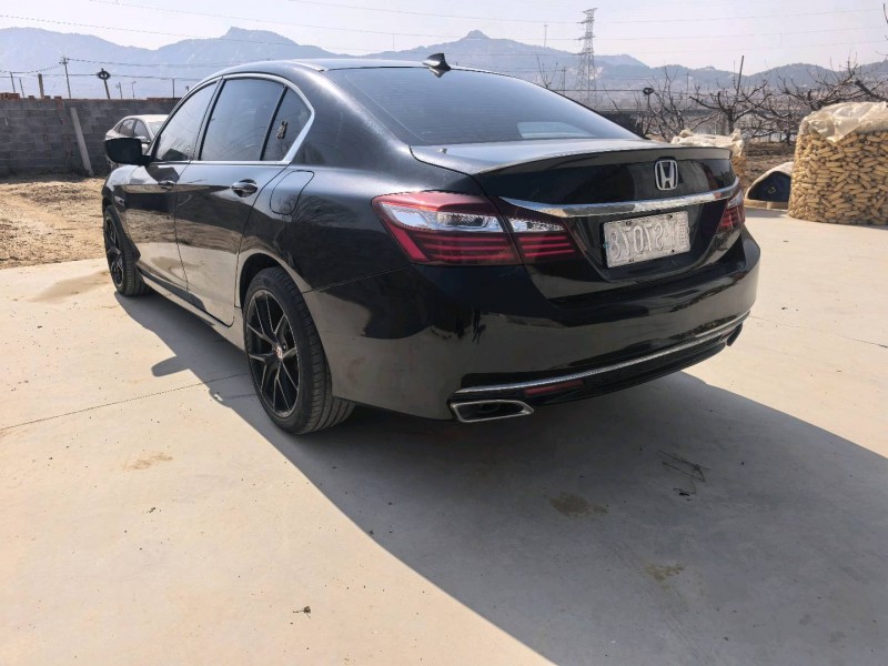 青岛17年本田雅阁3