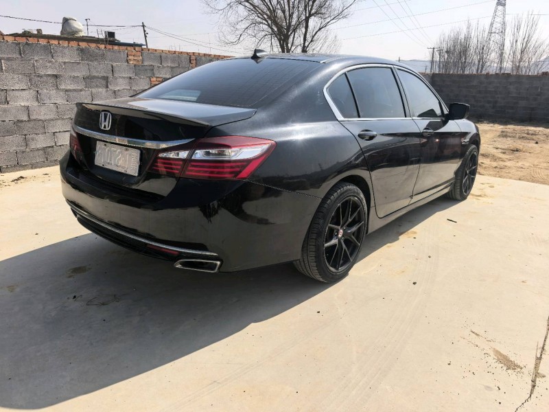 青岛17年本田雅阁4