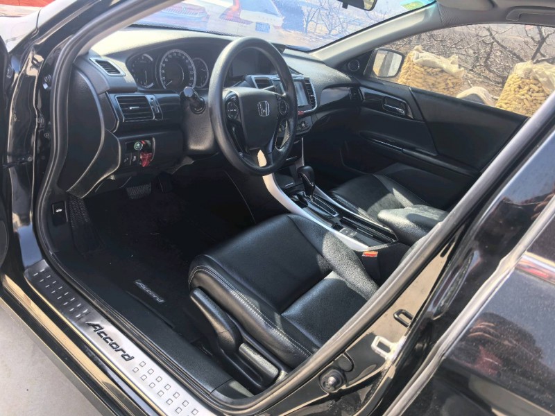 青岛17年本田雅阁5