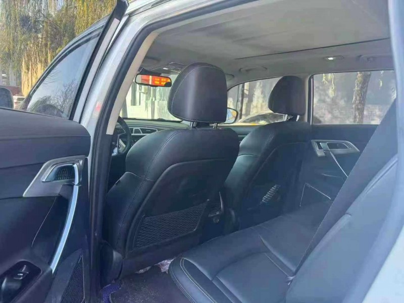 保定16年吉利博越4