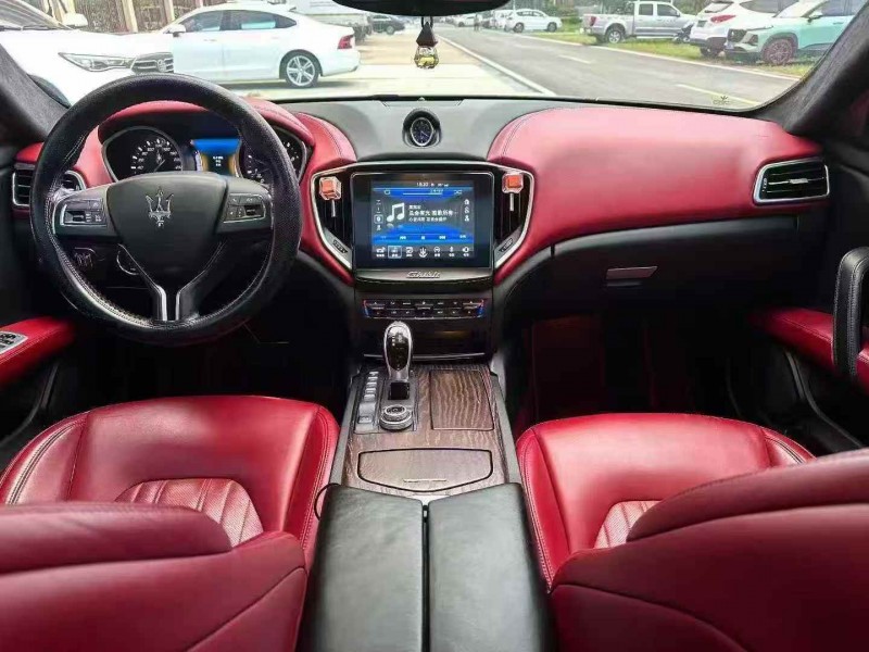 潍坊16年玛莎拉蒂Ghibli4