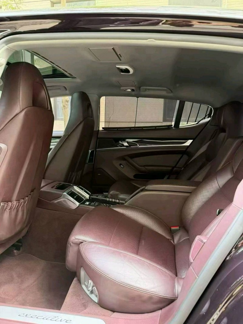 佛山15年保时捷帕拉梅拉7