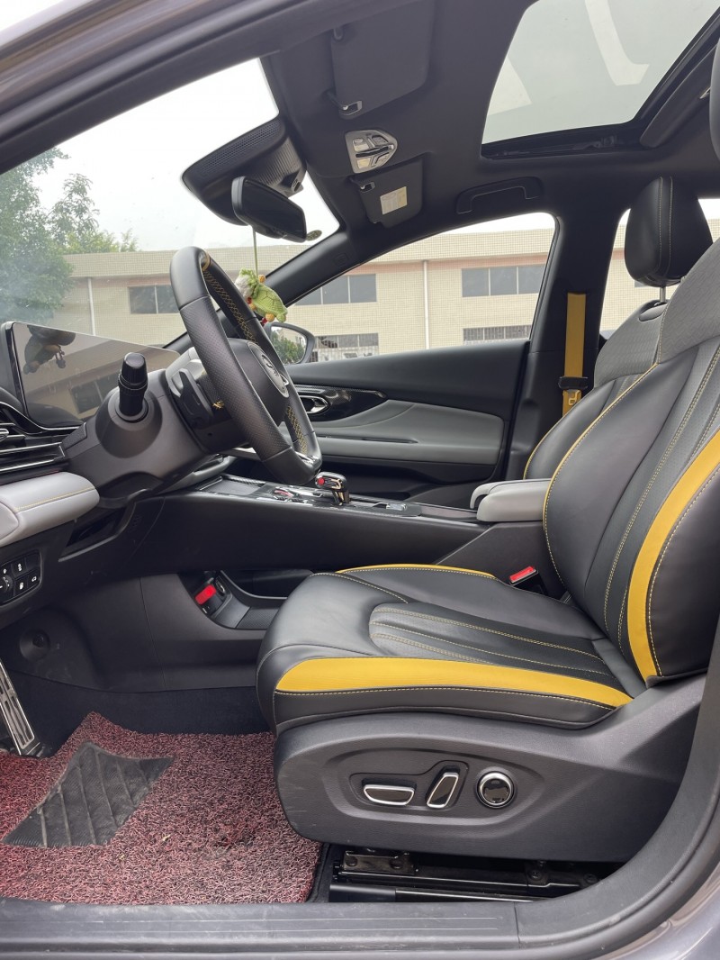 中山21年传祺影豹8