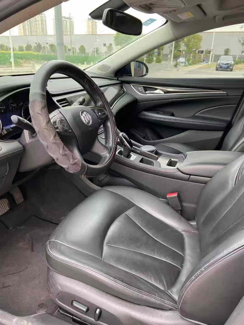 襄阳20年别克君越5