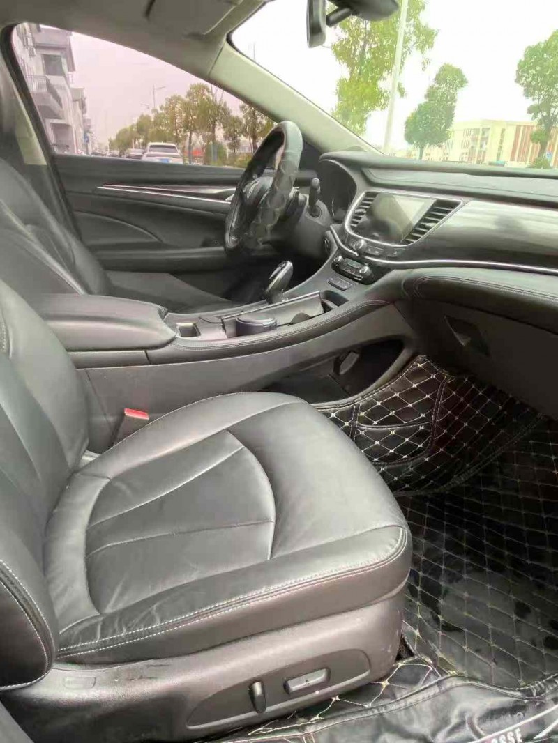 襄阳20年别克君越8