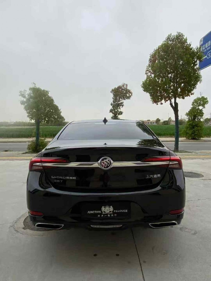 襄阳20年别克君越9