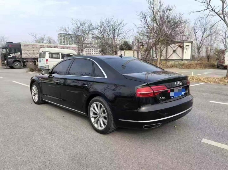 青岛17年奥迪A8L8