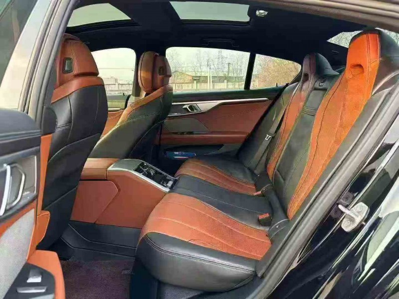 张家界23年宝马8系6