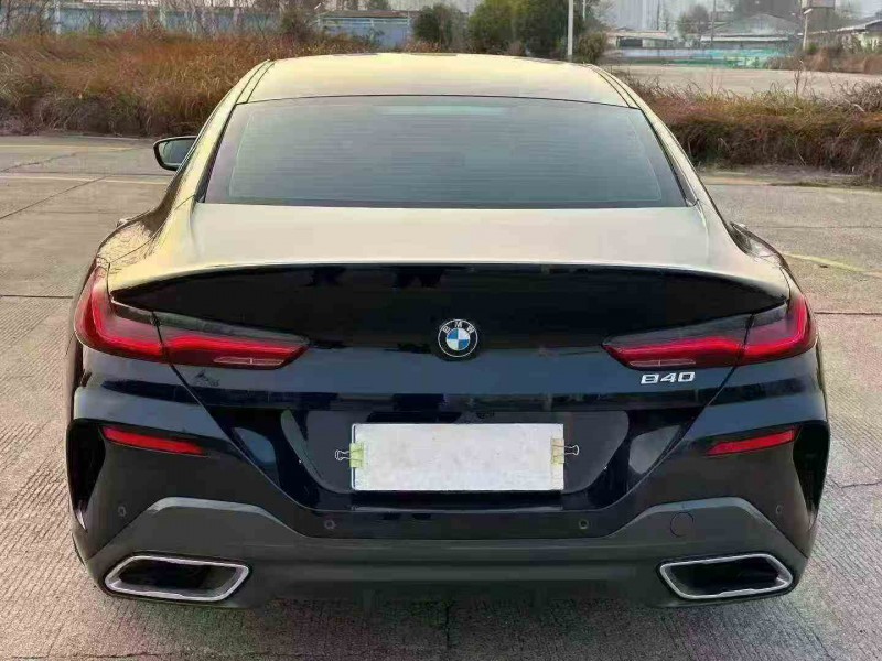 张家界23年宝马8系9