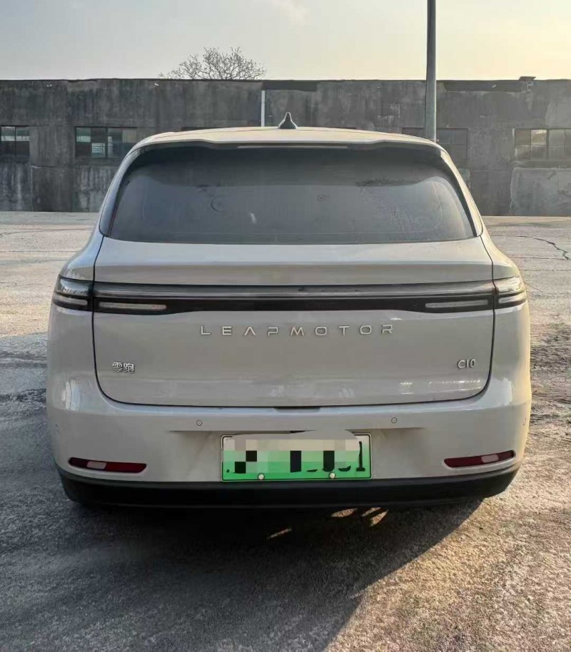 南昌25年零跑汽车C109