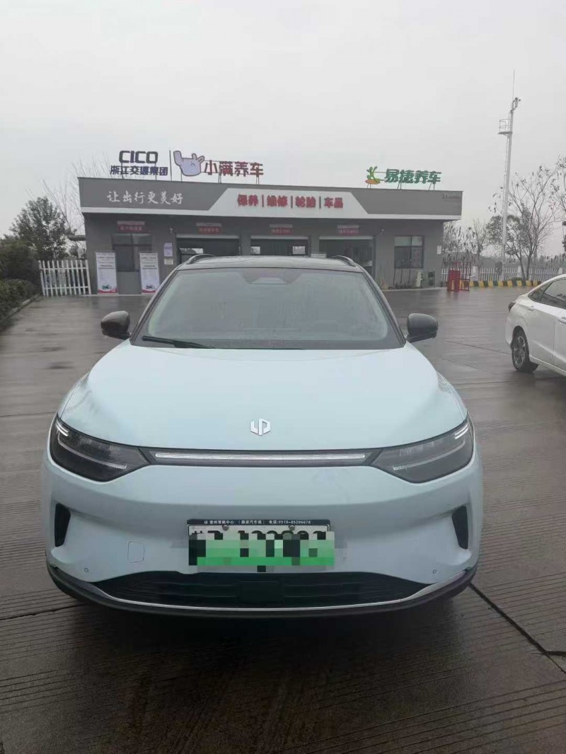 南昌25年零跑汽车C111