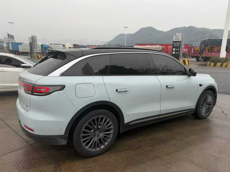 南昌25年零跑汽车C118