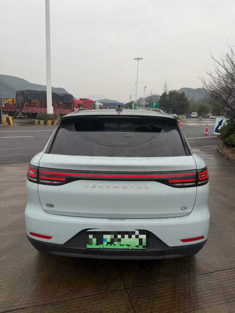 南昌25年零跑汽车C119