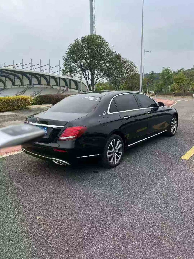 桂林18年奔驰E8