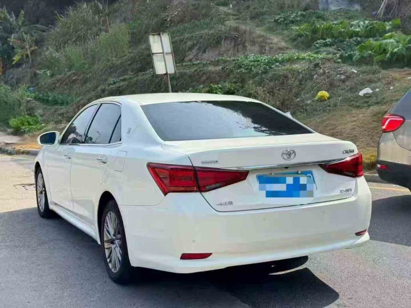 南平17年丰田皇冠8