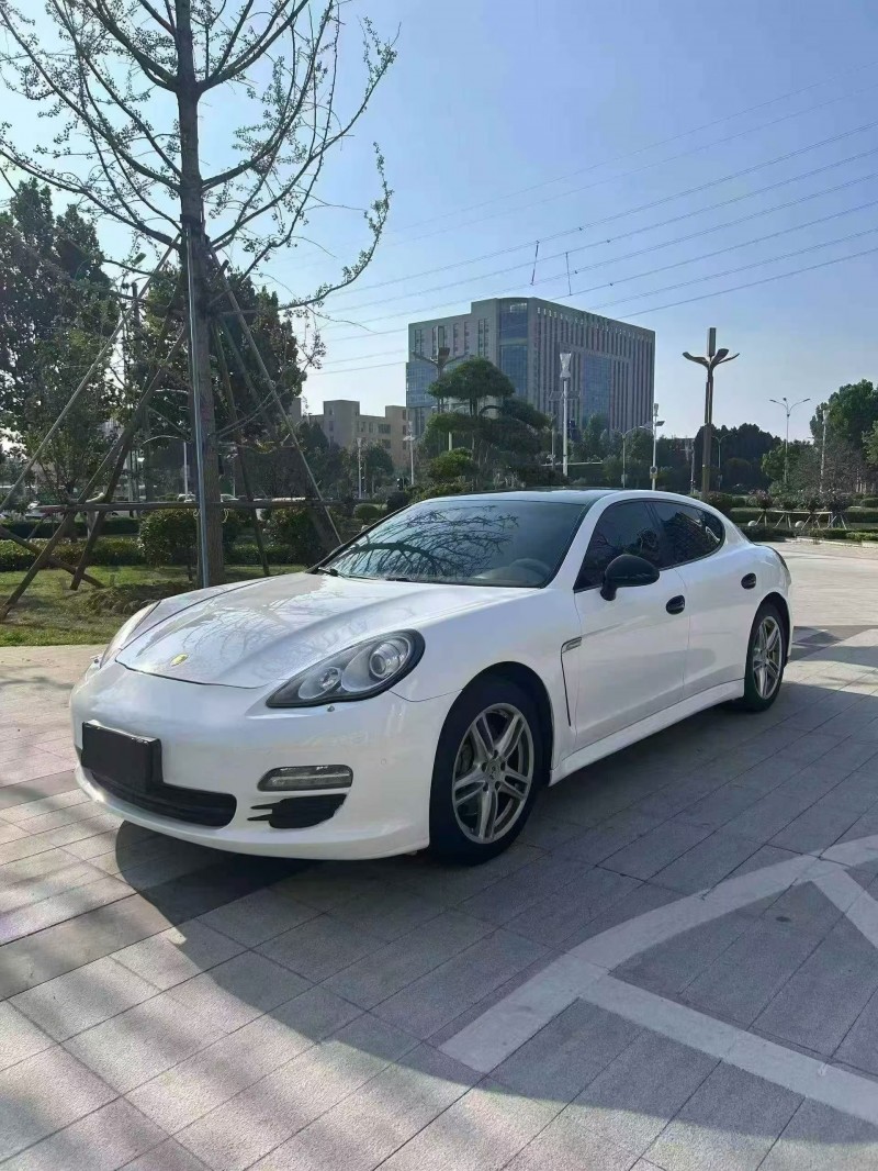 安阳12年保时捷帕拉梅拉2