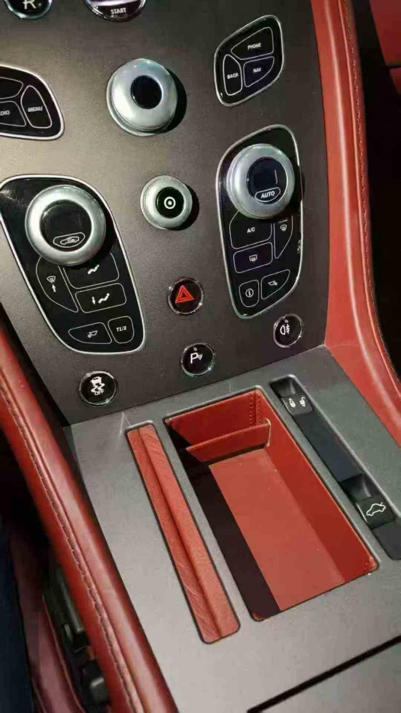 重庆17年阿斯顿·马丁V8 Vantage3