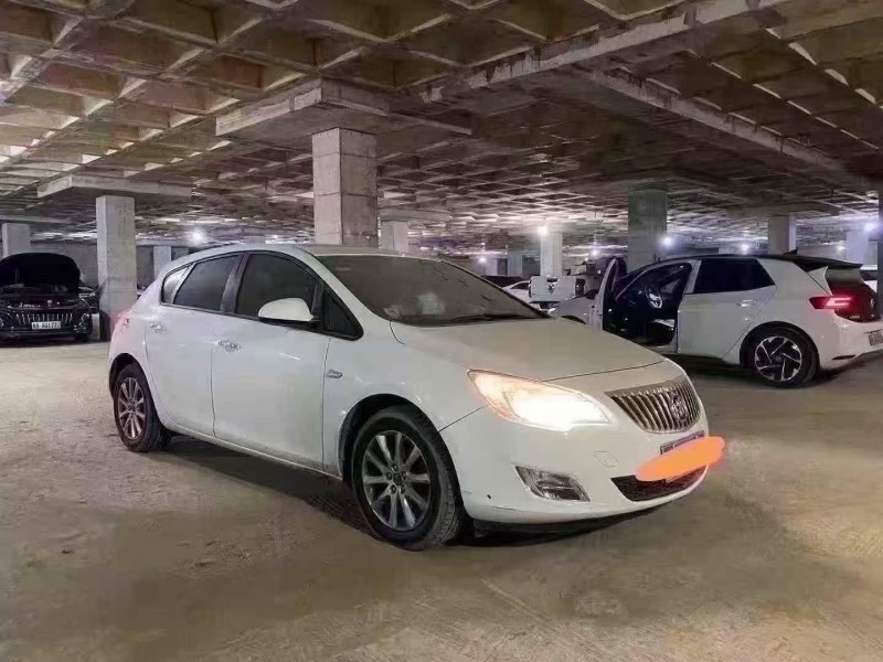 青岛15年别克英朗2