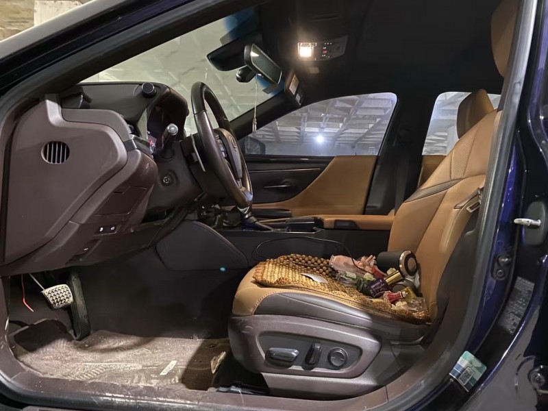 青岛20年雷克萨斯ES8