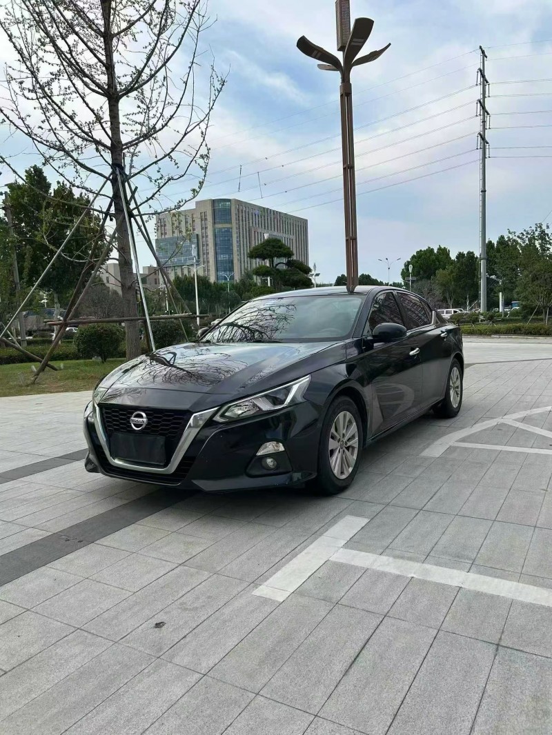 安阳22年日产天籁4