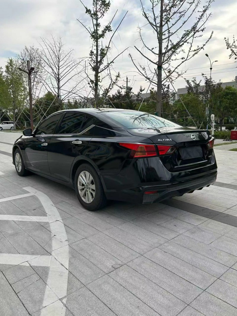 安阳22年日产天籁5