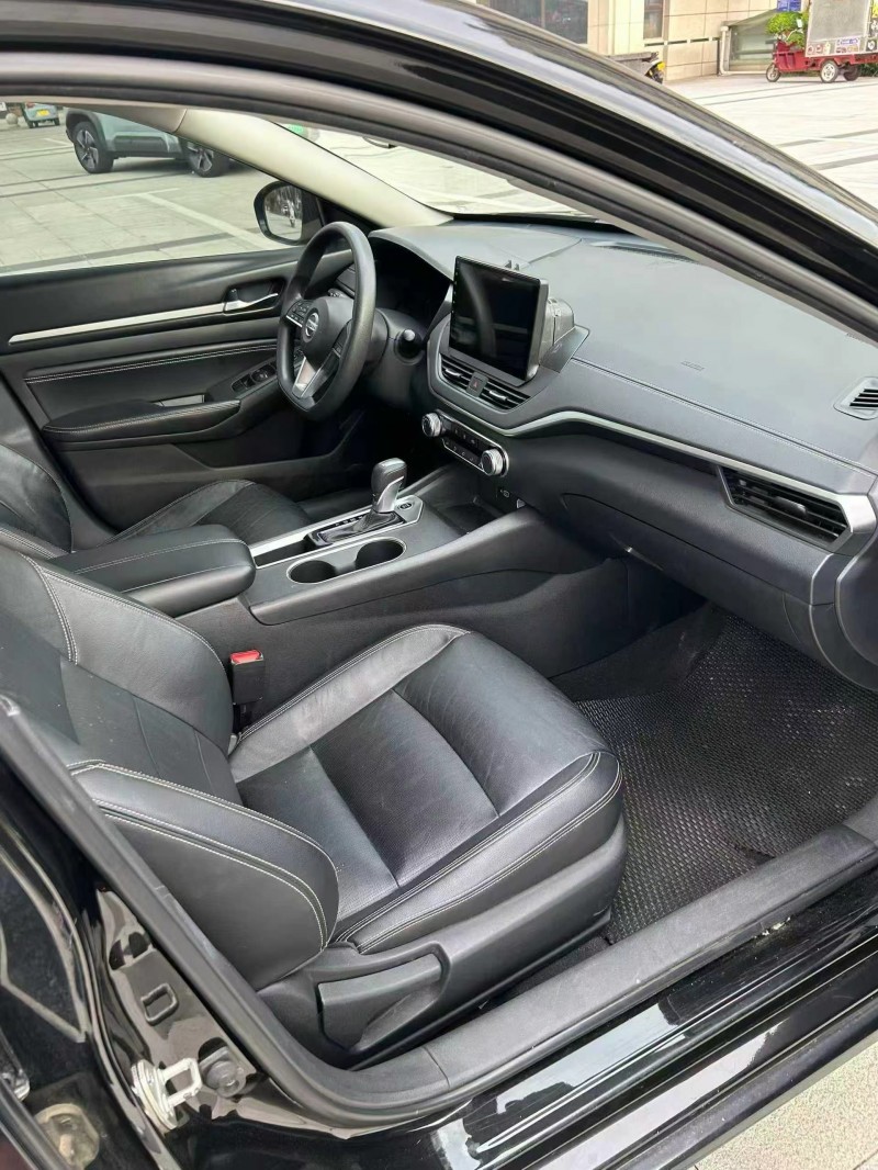 安阳22年日产天籁7