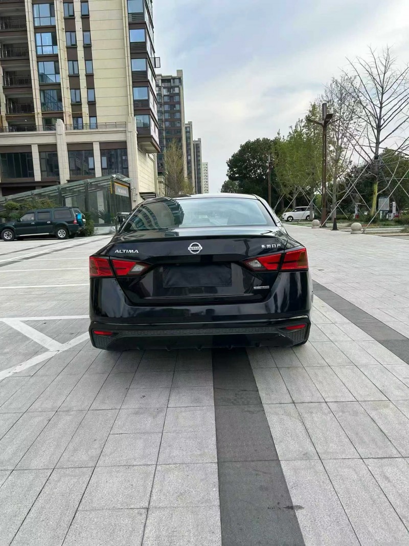 安阳22年日产天籁9