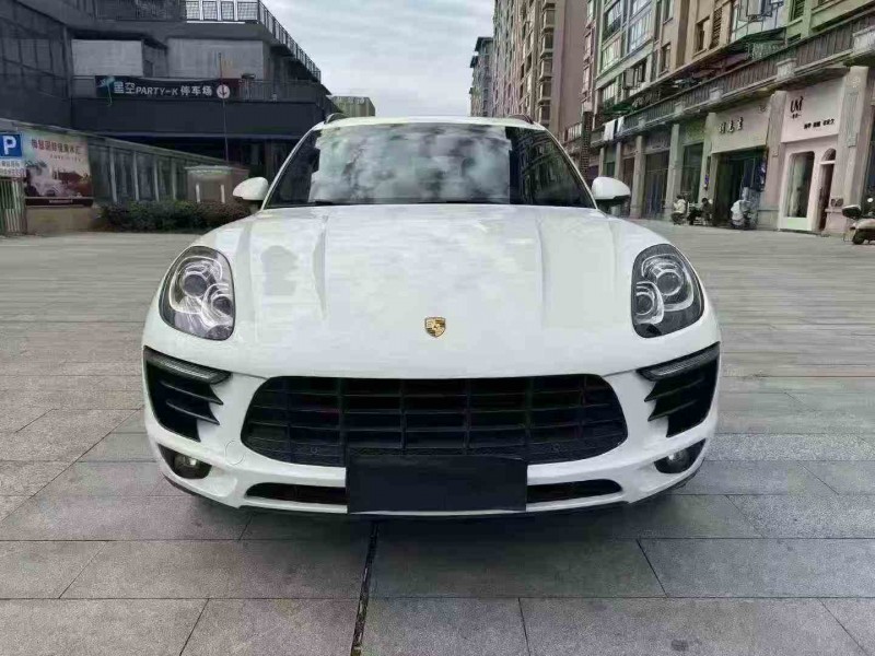 南昌15年保时捷Macan1