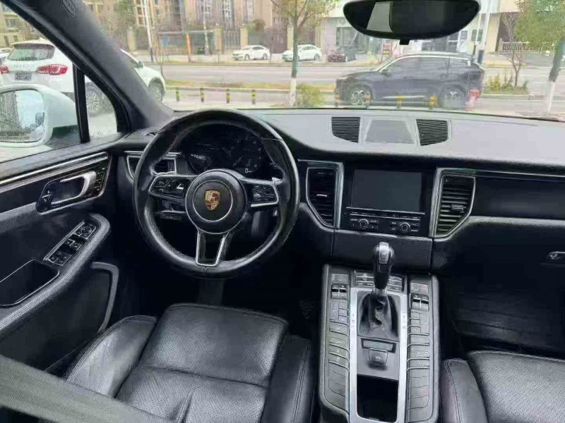 南昌15年保时捷Macan3