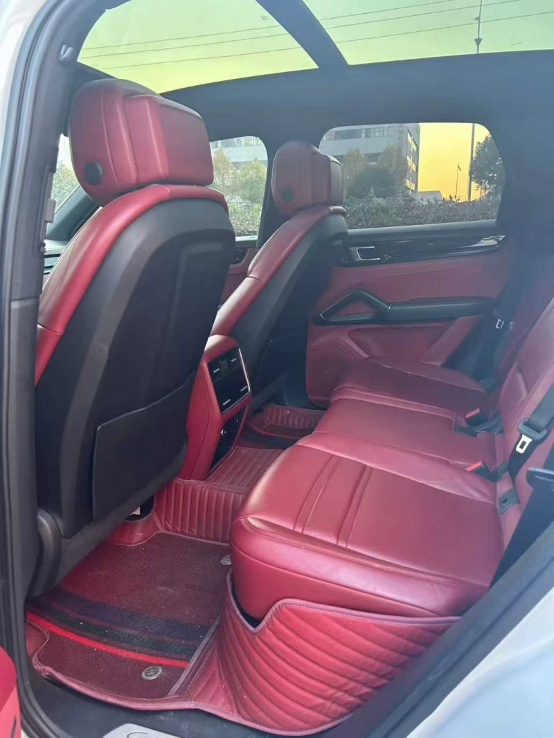 安阳22年保时捷卡宴8