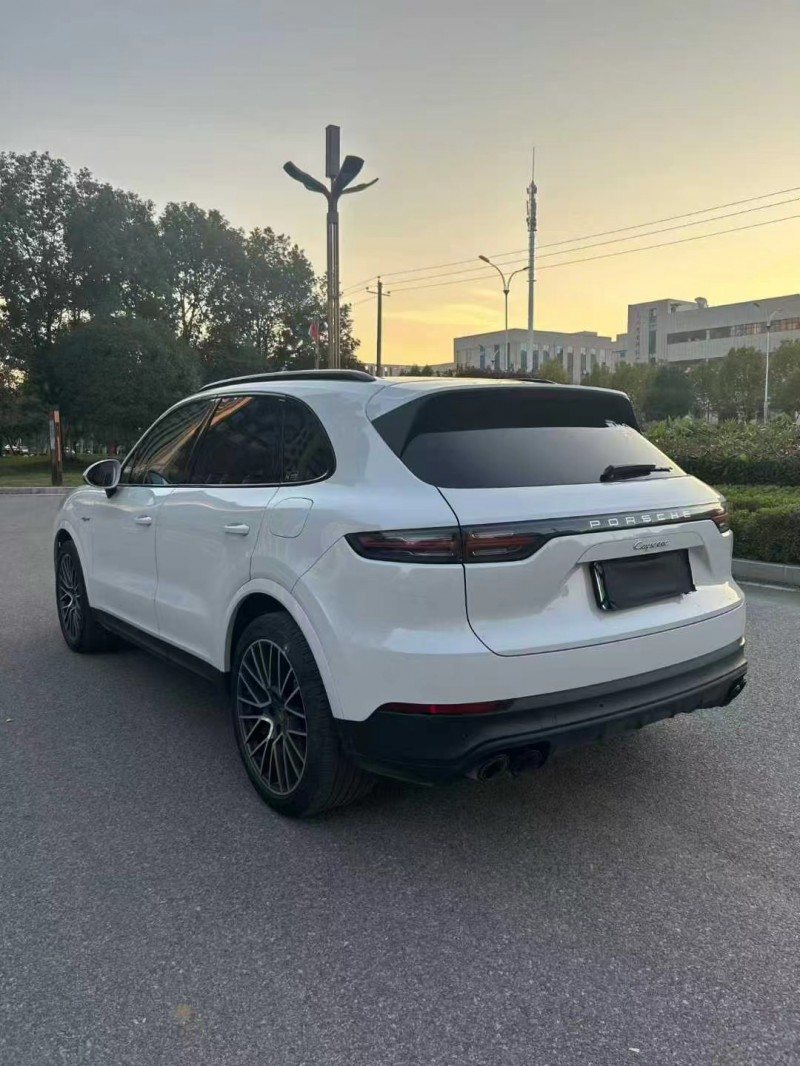 安阳22年保时捷卡宴9