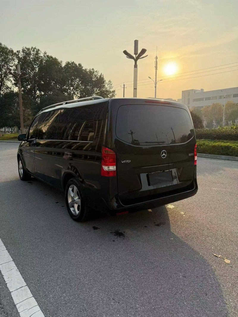 安阳20年奔驰威霆8