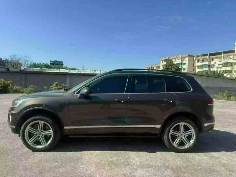 防城港17年大众途锐3