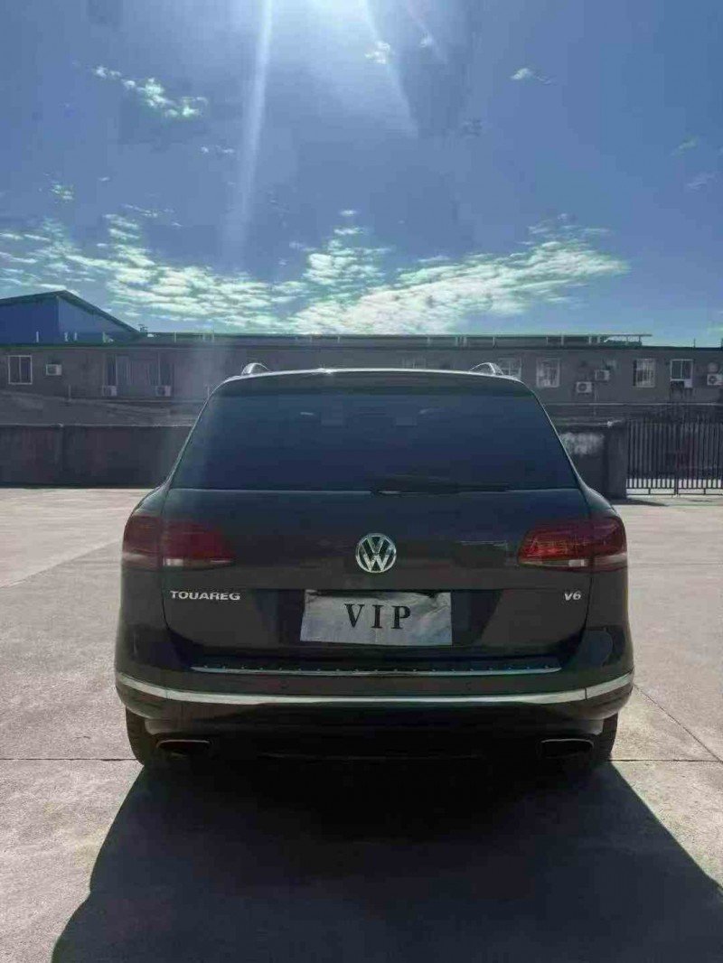 防城港17年大众途锐9