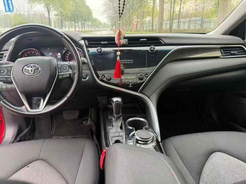 张家界19年丰田凯美瑞4