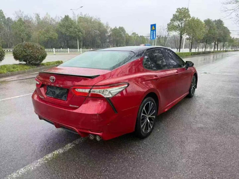 张家界19年丰田凯美瑞8