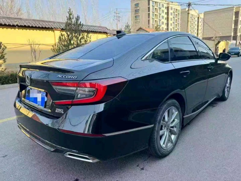 济宁21年本田雅阁8