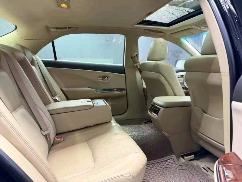 淄博13年丰田皇冠8