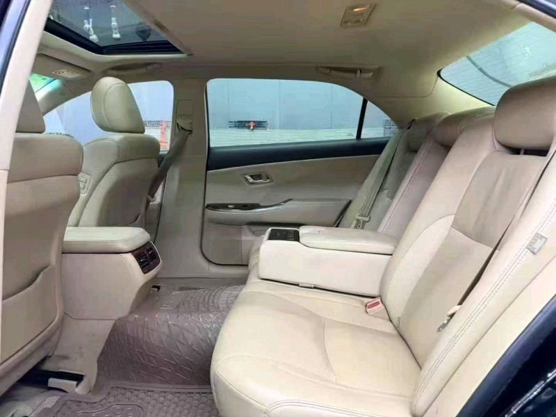 淄博13年丰田皇冠9