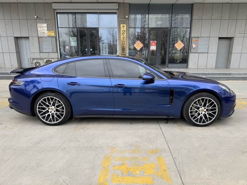 济宁18年保时捷帕拉梅拉7