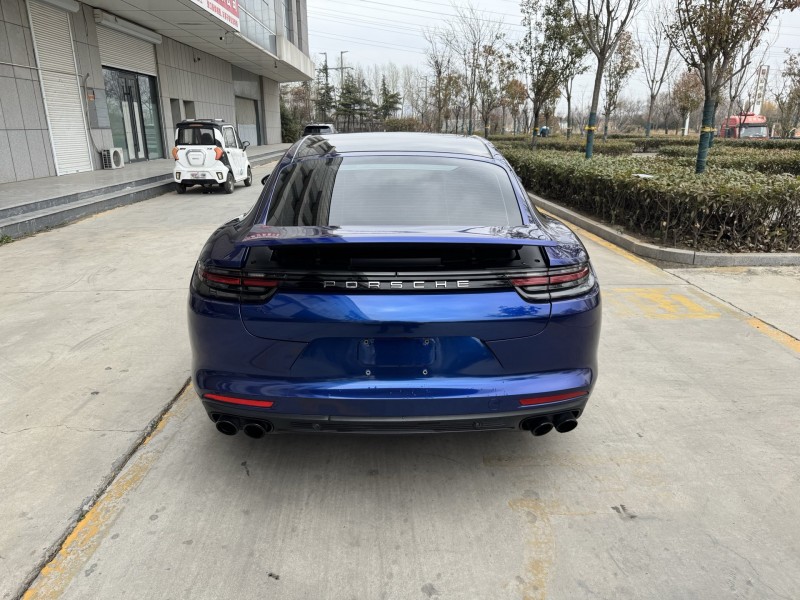 济宁18年保时捷帕拉梅拉9