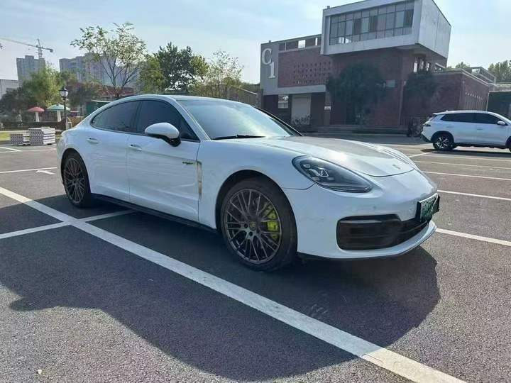 济宁23年保时捷帕拉梅拉2