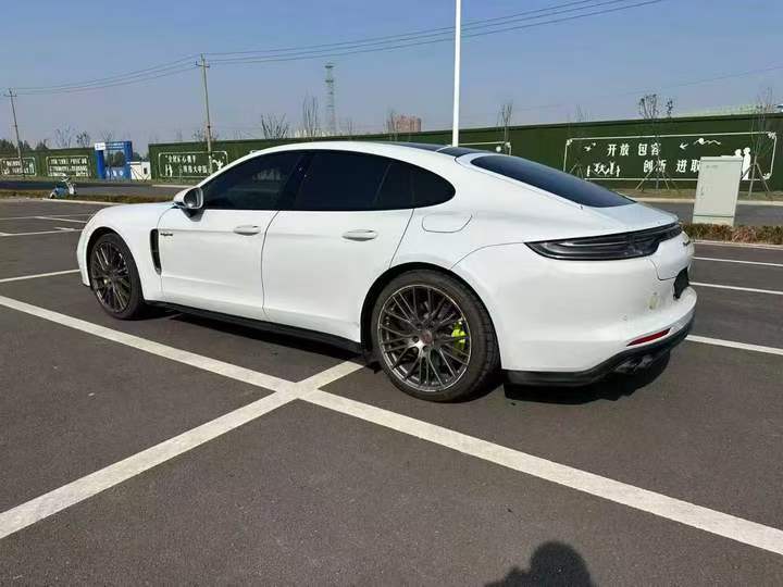 济宁23年保时捷帕拉梅拉7