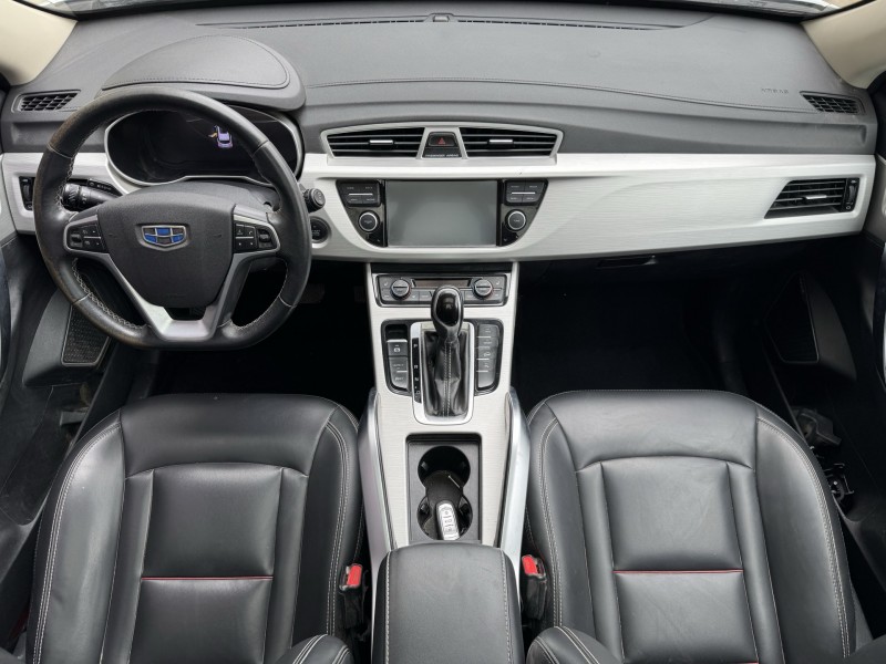 济宁19年吉利博越5